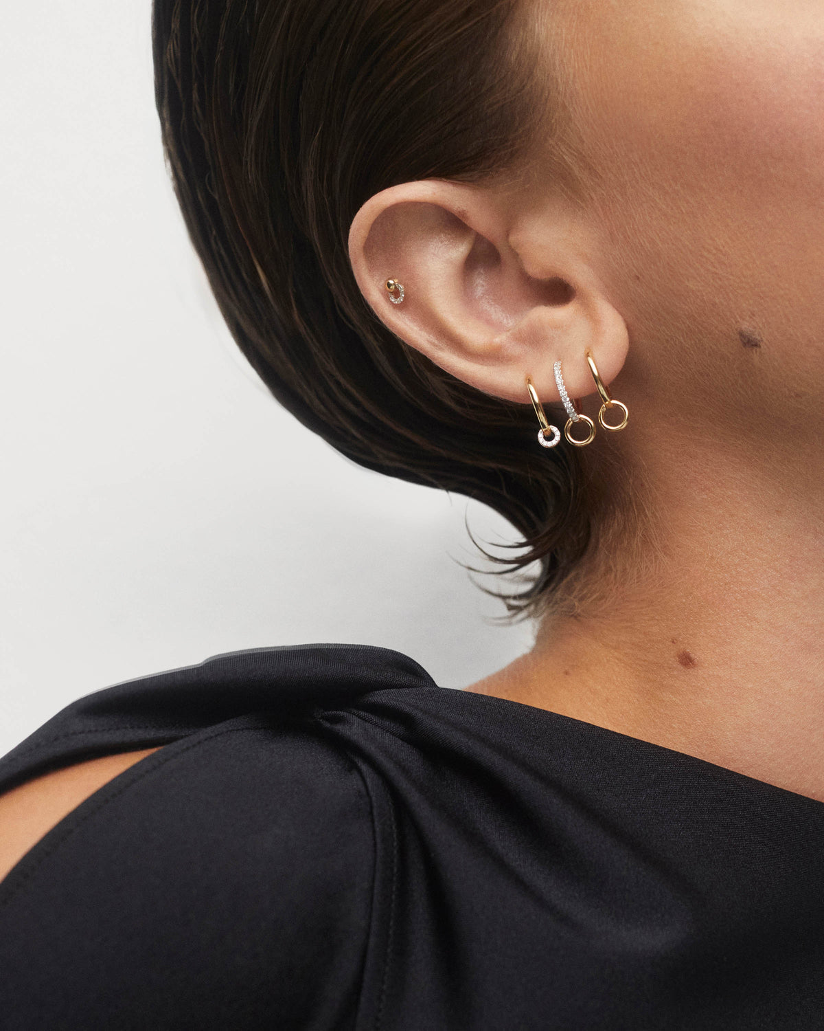 PD Paola Fine 18k Gold Diamond Loop Cartilage Earring