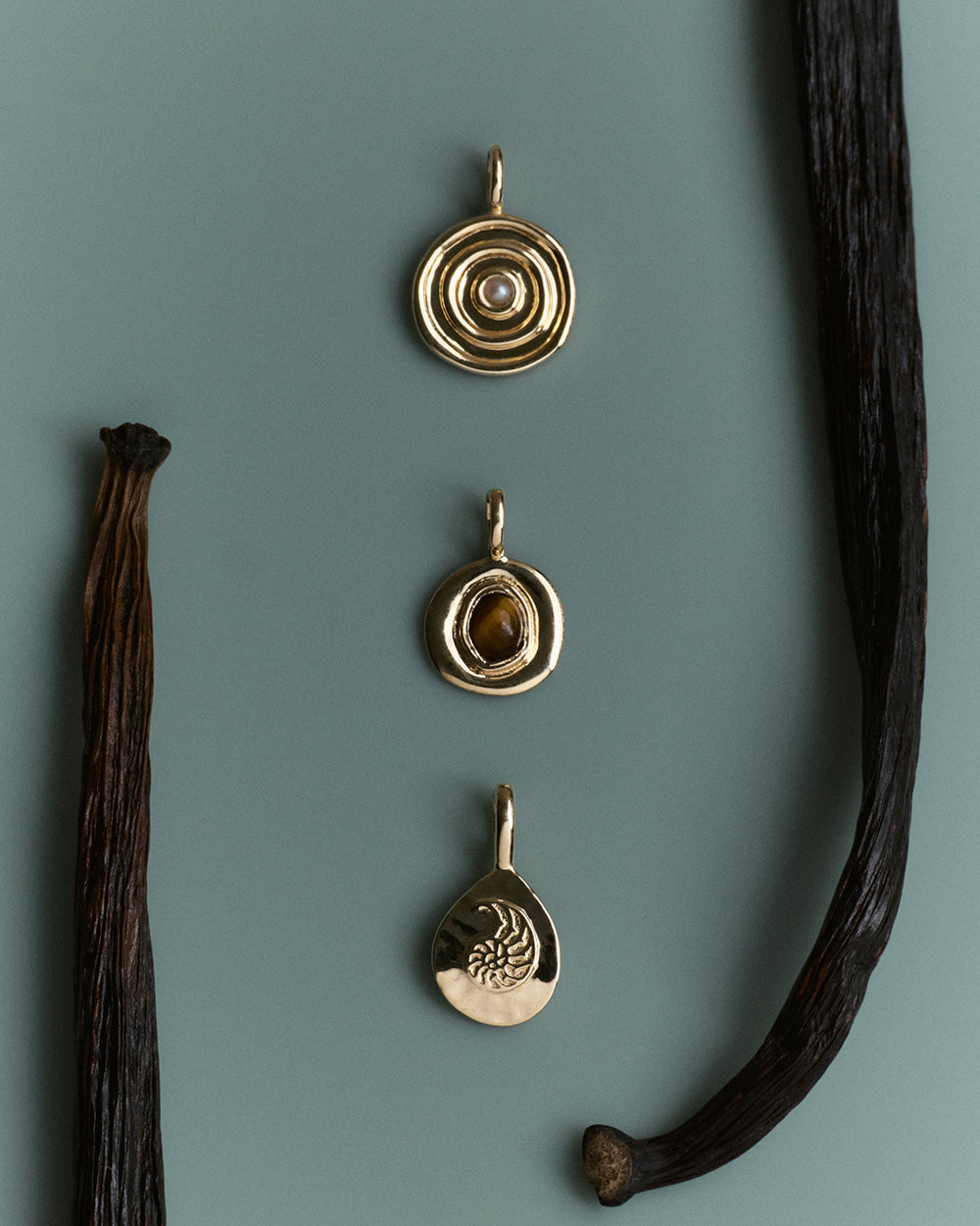 Kirstin Ash Golden Ratio Charm, 9k Gold