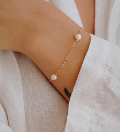 Kirstin Ash 9k Gold Moon Tide Pearl Bracelet