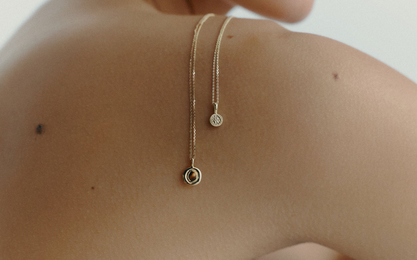 Kirstin Ash Venus Charm, 9k