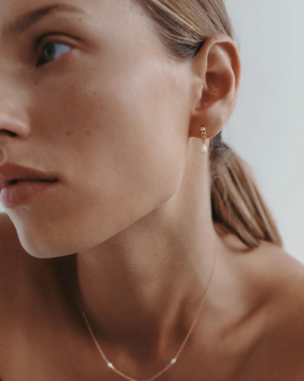 Kirstin Ash 9k Gold Vacation Fine Hoops